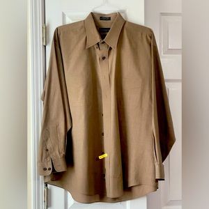 Gently worn Men’s Brown LS Van Heusen Fitted Dress Shirt